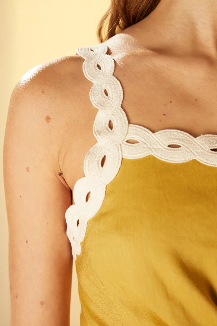 Robe longue à découpe